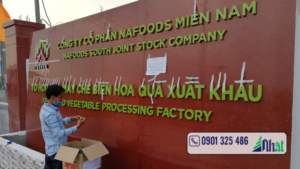 bảng hiệu nhà máy