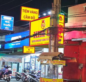 mẫu mặt dựng ốp alu cho tiệm vàng