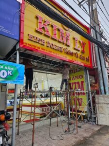 mặt dựng alu tiệm vàng